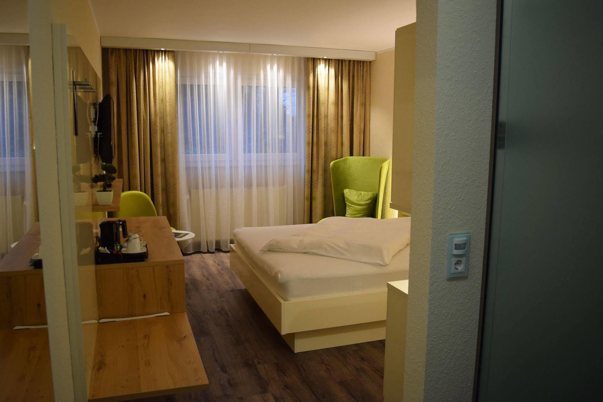 Zum Rosengarten Hotel 2*